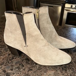 Aquatalia EUC genuine Leather booties 9